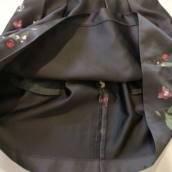 H&M Women's Floral A-Line Skirt With Pockets, Size 10 - Picture 7 of 9